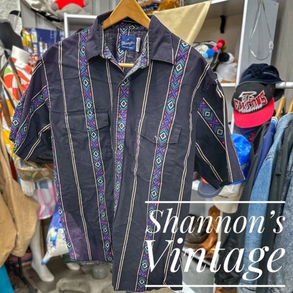 Wrangler sz large western patten snap button shirt A7